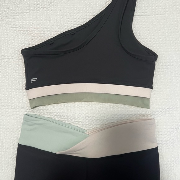 Fabletics Asymmetrical Workout Set - Picture 3 of 5